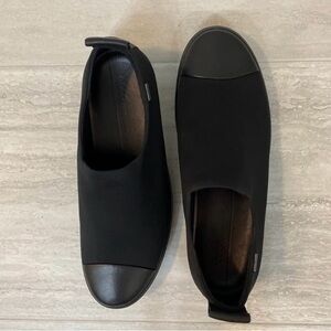 Women’s Black waterproof Slip-On Shoes
